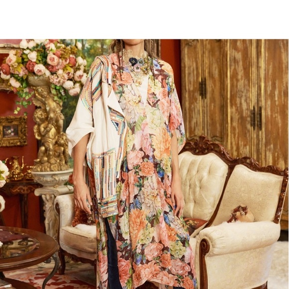 Aratta Luxury Ethereal Light Floral
Dreams Whispy Kimono
$169 $192 - Picture 3 of 6